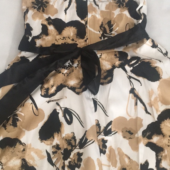 🌺 3/$20🌺 Like New Beautiful Floral Print Dress - Picture 4 of 5